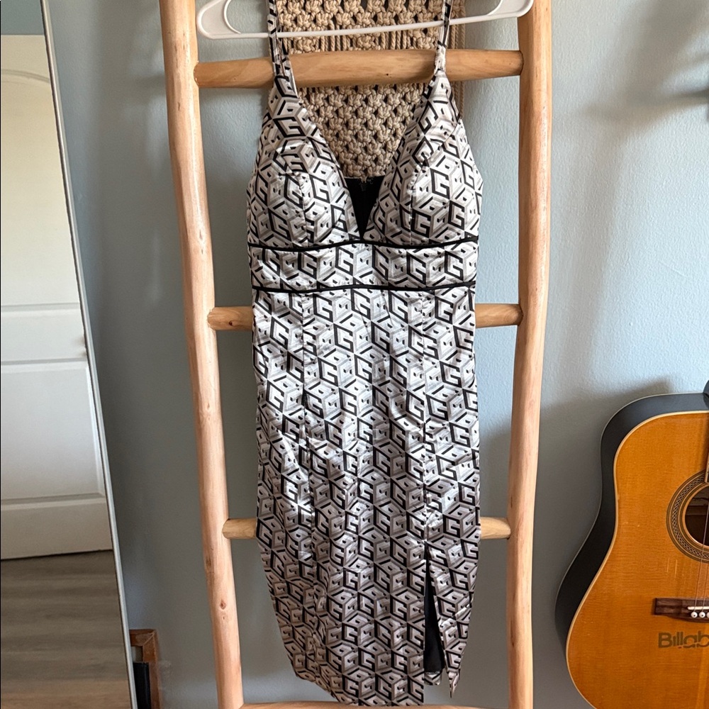 Guess Monochrome Patterned Apparel